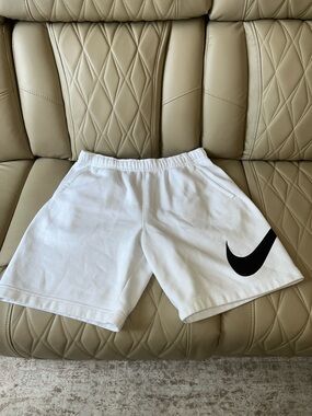 Nike Men’s White Fleece Shorts Large Swoosh Logo Athletic Lounge